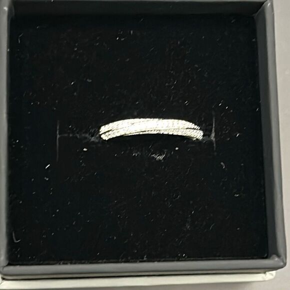 D Luxury 925 Sterling Silver Moissanite Encrusted Twisted Band Ring Size 9 New - Picture 3 of 11